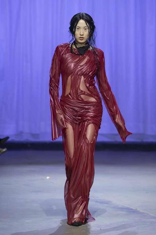 Εβδομάδα Μόδας Λονδίνου | Φως μέσα στο χάος