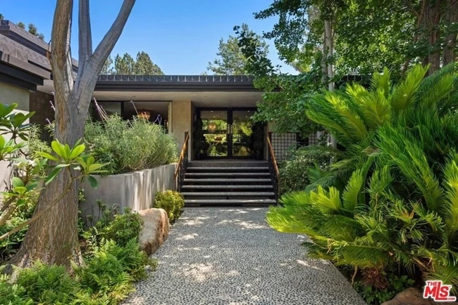 Jeremy Renner | Το Harper's Bazaar Greece στην υπέροχη κατοικία του στο Los Angeles