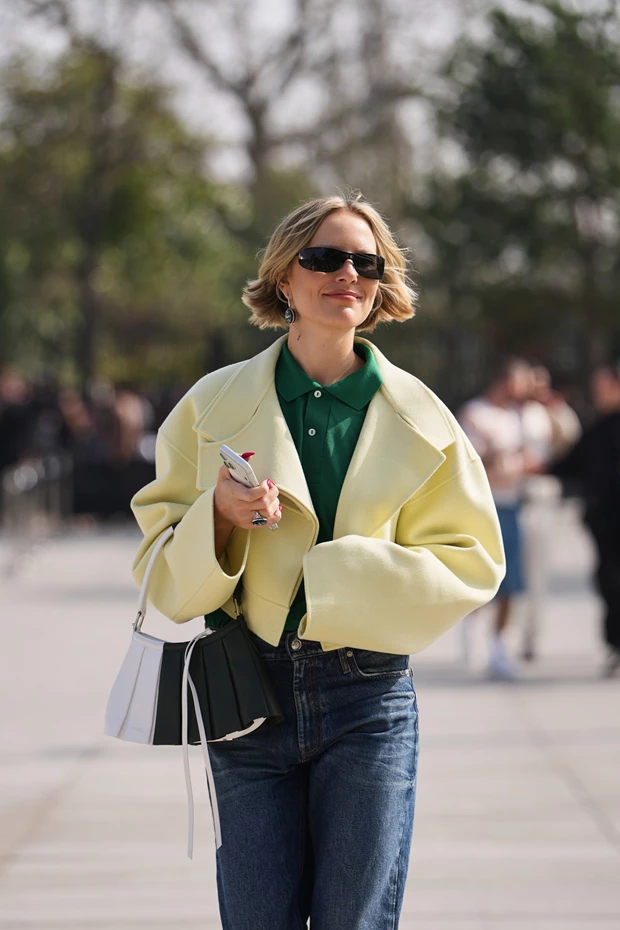 κίτρινο παλτό με πράσινο top color blocking outfit street style