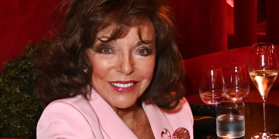 Joan Collins | H 92χρονη εντυπωσιάζει σε σπάνια φωτογραφία με την κόρη της