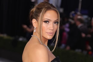 Η Kristen Stewart κερδίζει το βραβείο της πιο ακραίας μεταμόρφωσης μαλλιών στην καραντίνα