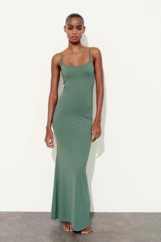 Μακρύ φόρεμα από πολυαμίδιο, Zara.