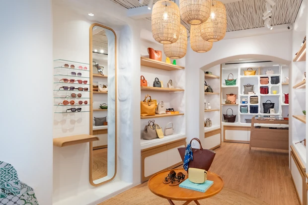 Ο οίκος Longchamp εγκαινίασε την boutique του στη Μύκονο
