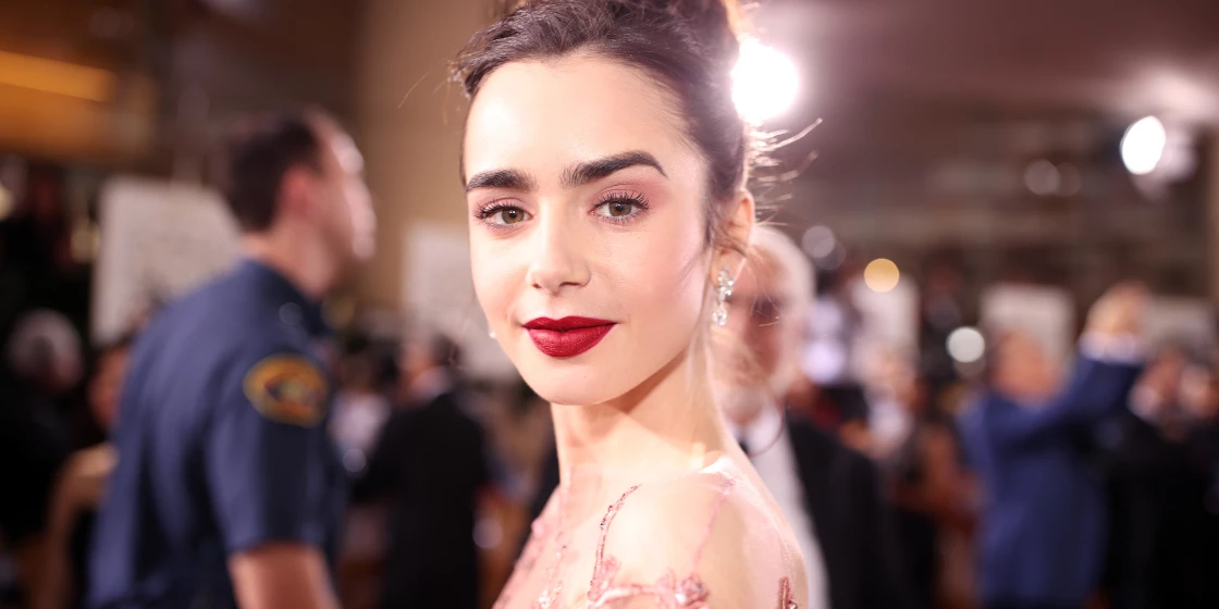 Η Lily Collins και ο Charlie McDowell παντρεύτηκαν | Το Ralph Lauren νυφικό και οι φωτογραφίες από τη μυστική τελετή