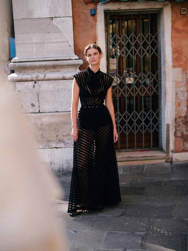 Φόρεμα με ζώνη και γόβες DIOR, Dior Boutique.