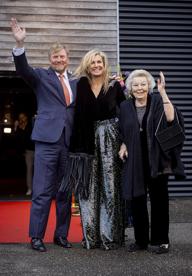 Maxima της Ολλανδίας | Πώς η αιωνόβια διαμαντένια καρφίτσα της βασίλισσας Emma αναβάθμισε τη νέα της εμφάνιση;