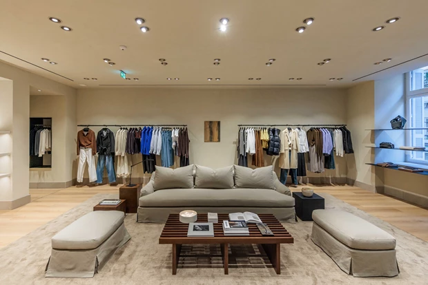 Gynaikeio_1osOrofos Massimo Dutti Πειραιάς