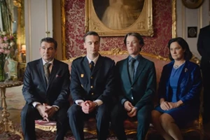 The Crown | Ποιο μέλος της βασιλικής οικογένειας προσφέρθηκε να βοηθήσει στη σειρά;