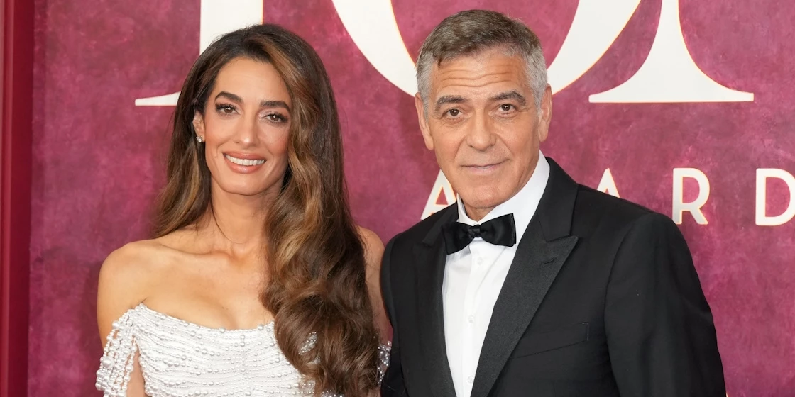 George & Amal Clooney | Το τρυφερό φιλί που κατέγραψε ο φακός στα παρασκήνια των Tony Awards