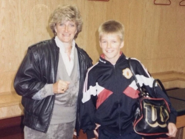 David Beckham | Η ομοιότητα της μητέρας του με την πριγκίπισσα Diana εξέπληξε τους θαυμαστές του