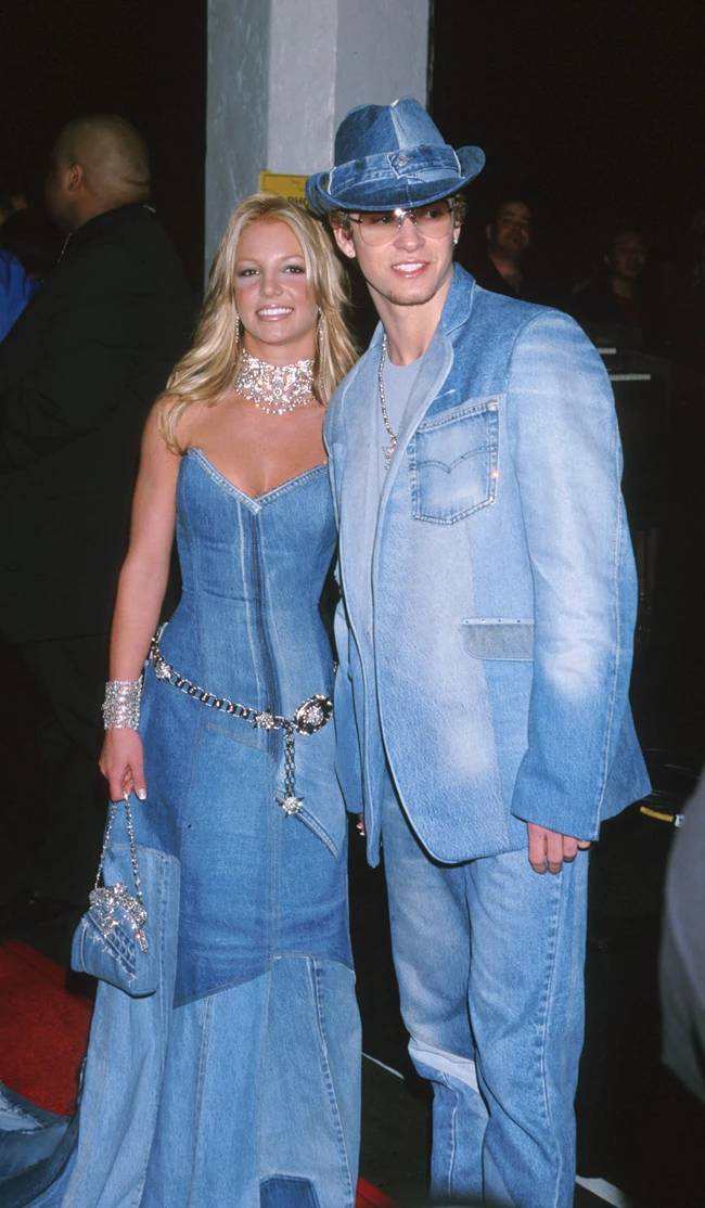 Justin Timperlake | Θέλει να ξεχάσει το double denim look του με Britney Spears