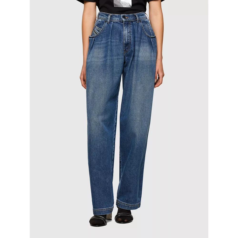 Loose - fitting jeans
