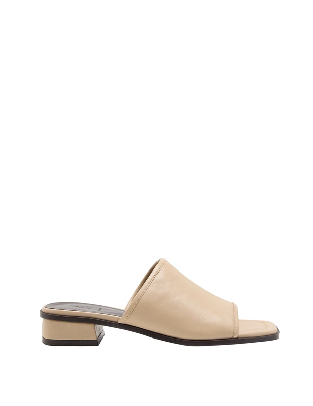 Δερμάτινα peep toe mules με τετράγωνο τακούνι, Marks&Spencer.