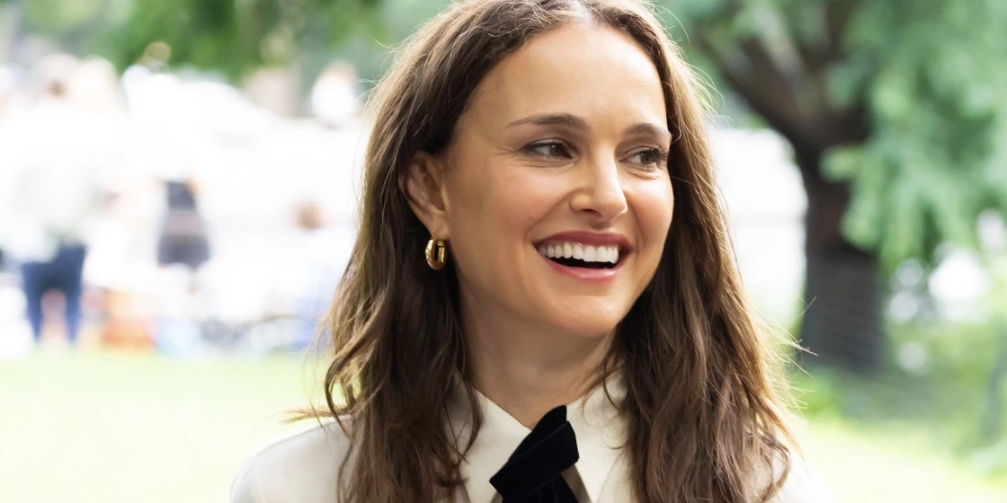 Natalie Portman | Πώς ξεκίνησαν οι φήμες για τη σχέση της με τον Austin Swift και τι συμβαίνει στην πραγματικότητα