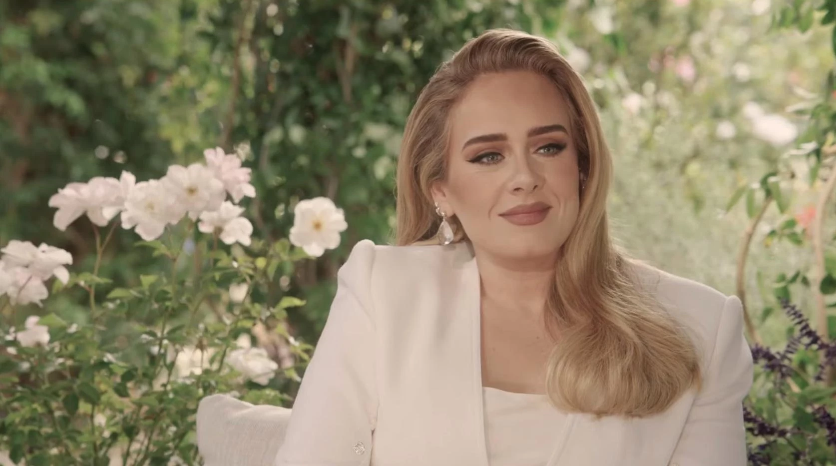 Emma Thompson | O χορός της στη συναυλία της Adele που έκανε το Twitter να την προσκυνά