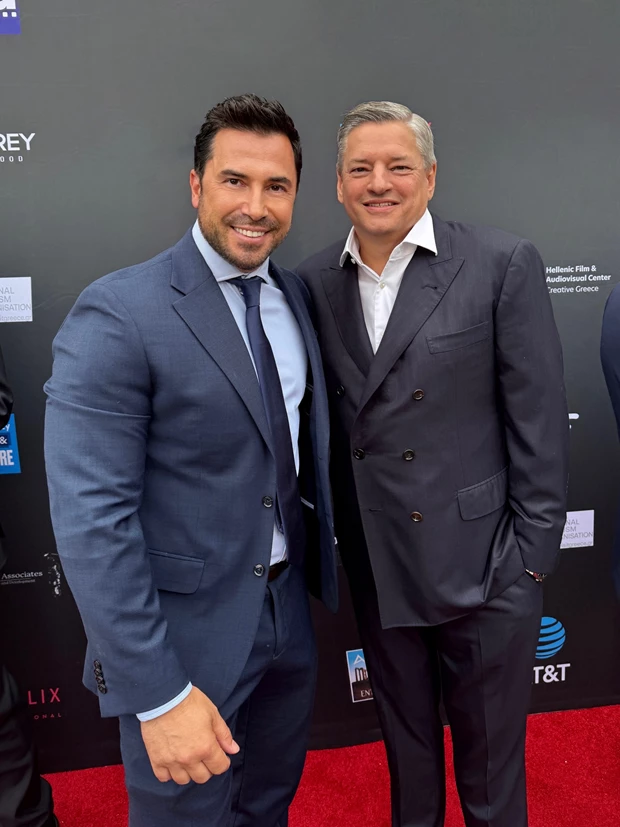Ο L.A. Correspondent του Harper's Bazaar Greece, George Satsidis με τον Ted Sarandos