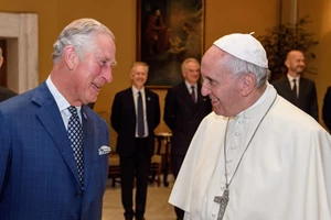 Η δούκισσα Sophie στη θέση του βασιλιά Καρόλου