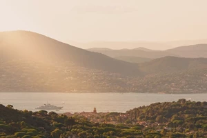 The White Lotus | Ποια σταρ θα αντικαταστήσει η Laura Dern στην 4η σεζόν;