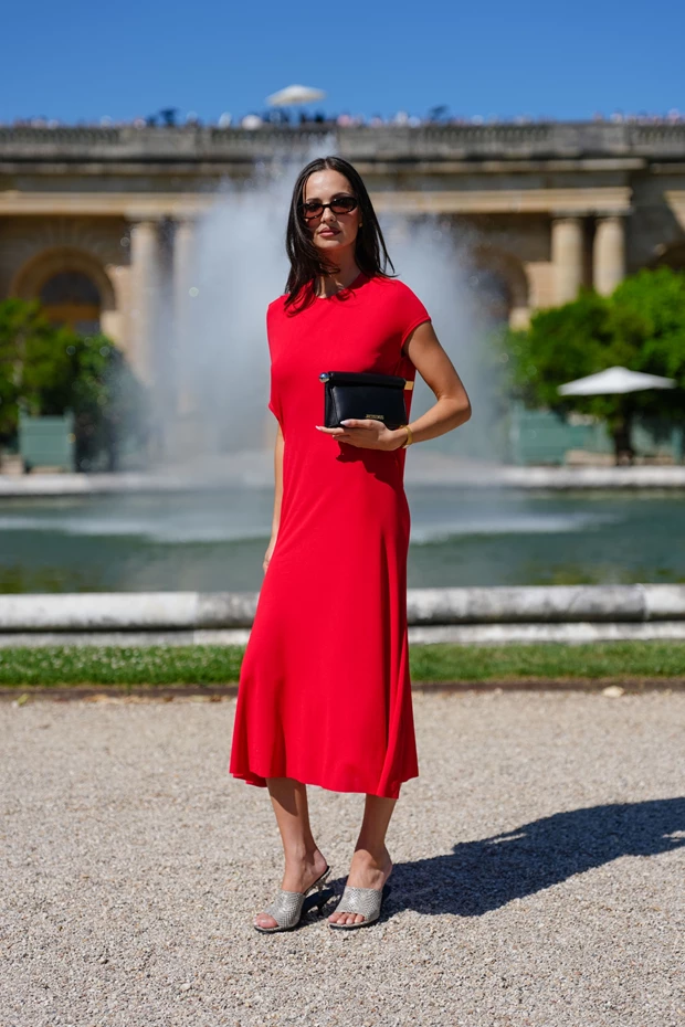 Πώς να ντυθείτε για να φαίνεστε 10 χρόνια νεότερη