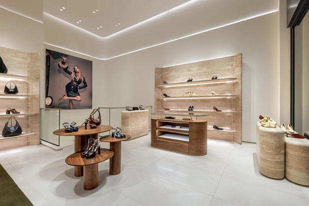 Η πρώτη μπουτίκ της Jimmy Choo ανοίγει στην Αθήνα