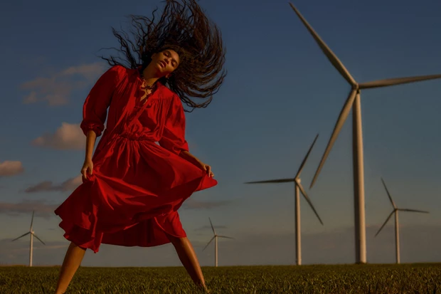 From The Magazine | Φορέματα που υπόσχονται γοητεία και ελευθερία