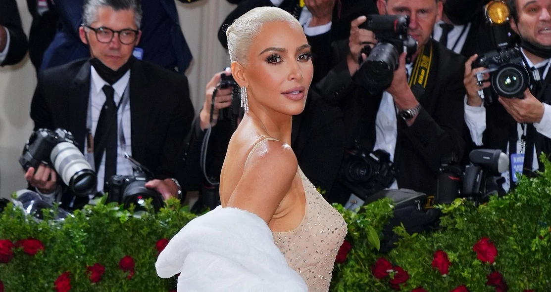 Kim Kardashian | Η σκληρή κριτική που δέχθηκε ύστερα από την πασαρέλα στην επίδειξη του οίκου Balenciaga