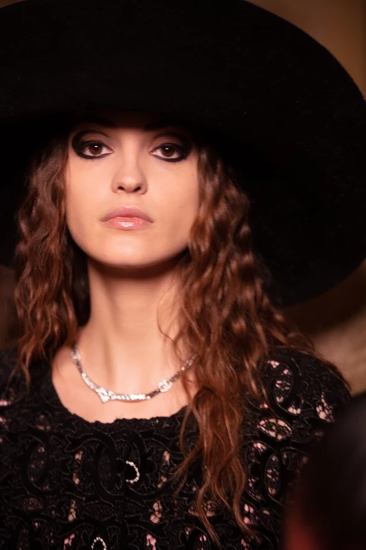 Chanel Métiers d’ Art 2020/21 | Party ready makeup looks με έμπνευση από τα '60s