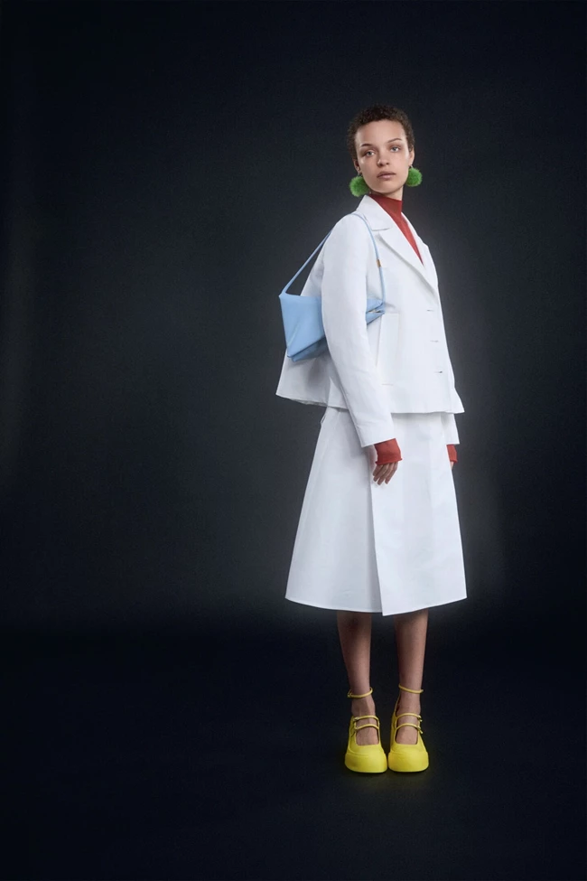 Πώς θα αναδείξετε τα total white looks της άνοιξης