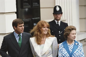 Η Sarah Ferguson έγινε 62 ετών | 10 φωτογραφίες της κοκκινομάλλας που έφερε τα πάνω κάτω στη βρετανική βασιλική οικογένεια