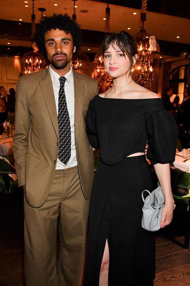 Langston Uibel, Lisa Vicari