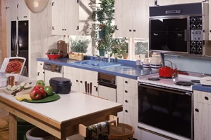 Grandmacore | Ποια έπιπλα της γιαγιάς αξίζουν πλέον έως και 1800 ευρώ;