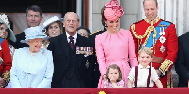 Πριγκίπισσα CHarlotte  Βασίλισσα Ελισάβετ ομοιότητα