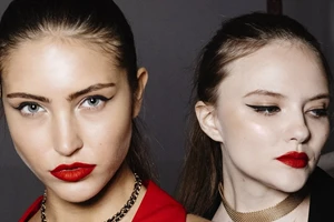 4 μυστικά για red carpet worthy χείλη από τη makeup artist της Kate Moss