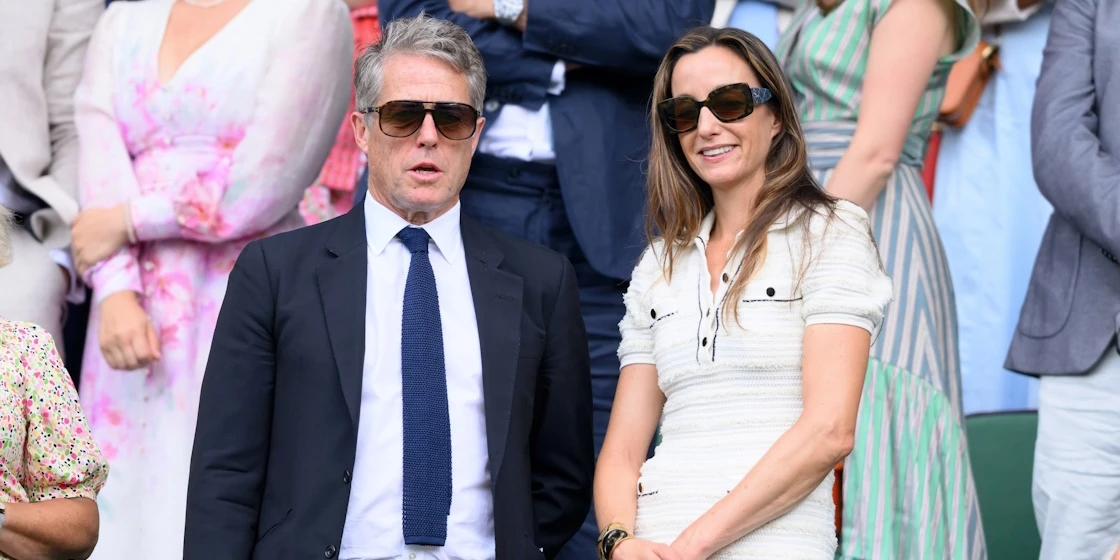 Ο Hugh Grant γίνεται viral επειδή αποκοιμήθηκε πίσω από τη βασίλισσα Καμίλα κατά τη διάρκεια του Wimbledon