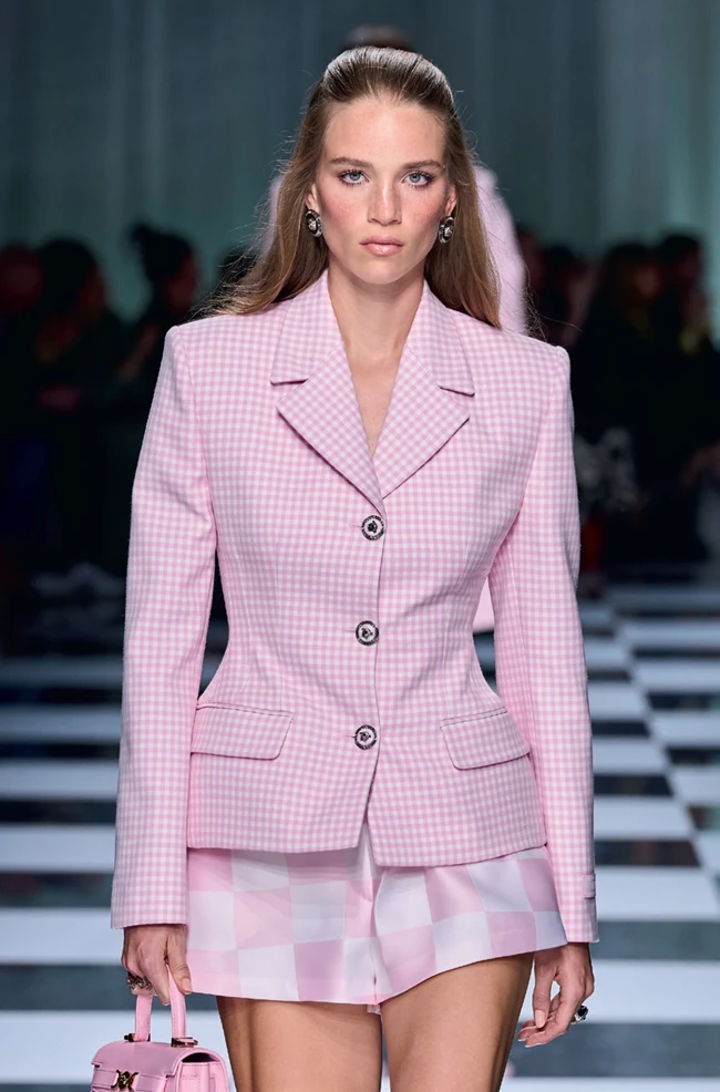Οι παστέλ αποχρώσεις στο business look της άνοιξης