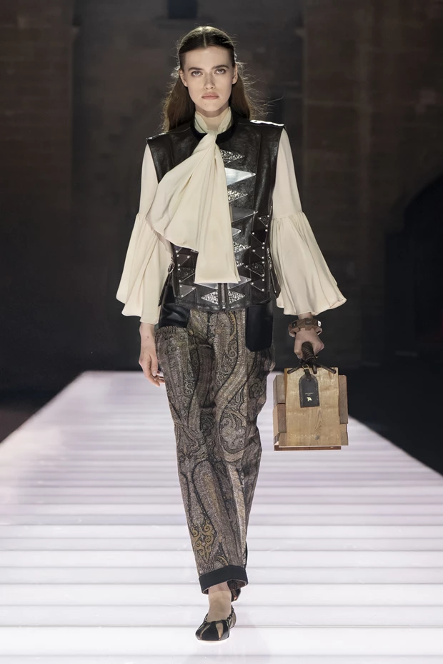 Louis Vuitton | Ο Nicolas Ghesquière μετατρέπει την ένδυση σε εμπειρία μέσα από την Cruise 2026 συλλογή