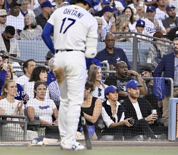 Hatgate | Γιατί ο πρίγκιπας Harry ζήτησε "συγγνώμη" από τον Καναδά εξαιρτίας ενός καπέλου;