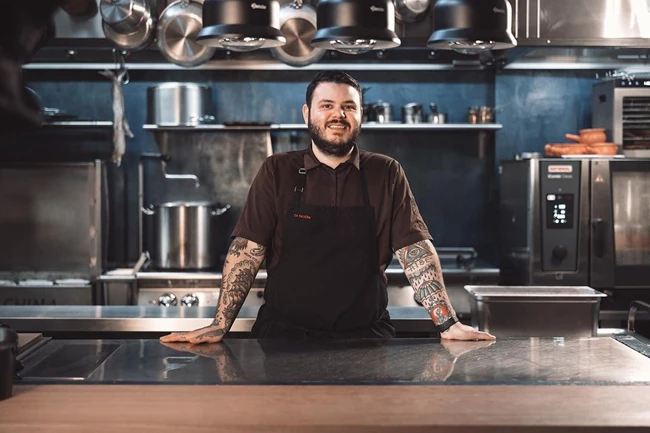 Άνταμ Κοντοβάς