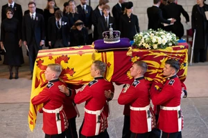 David Beckham | Περίμενε 13 ώρες στη σειρά για να αποχαιρετίσει τη Βασίλισσα Ελισάβετ