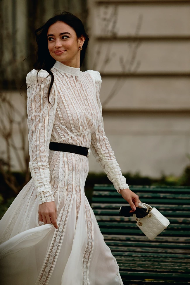 νεορομαντισμός HB July 2023