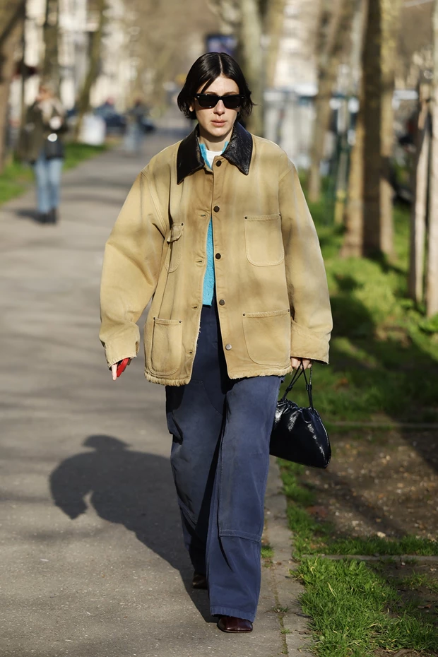 STREET STYLE LOOK ΠΑΡΙΣΙ: Barn jacket φθινόπωρο με τζιν