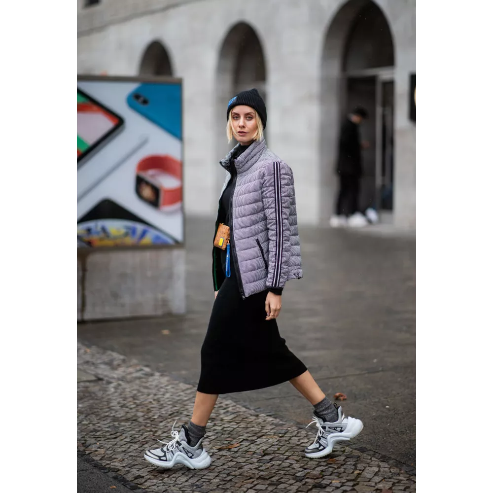 Με sneakers