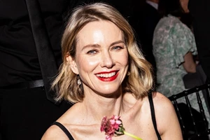 Η απλή skincare κίνηση που θα σας κάνει να δείχνετε νεότερη από τις συνομήλικές σας