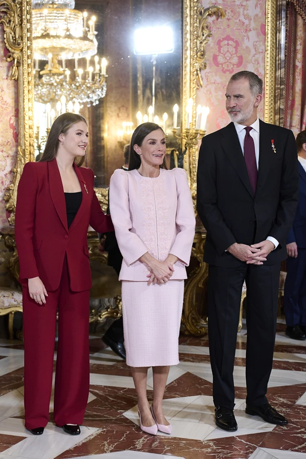 Βασίλισσα Σοφία | Για ποιον λόγο απουσίαζαν οι κόρες της, Εlena και Cristina από την τελετή απονομής του Χρυσόμαλλου Δέρατος;