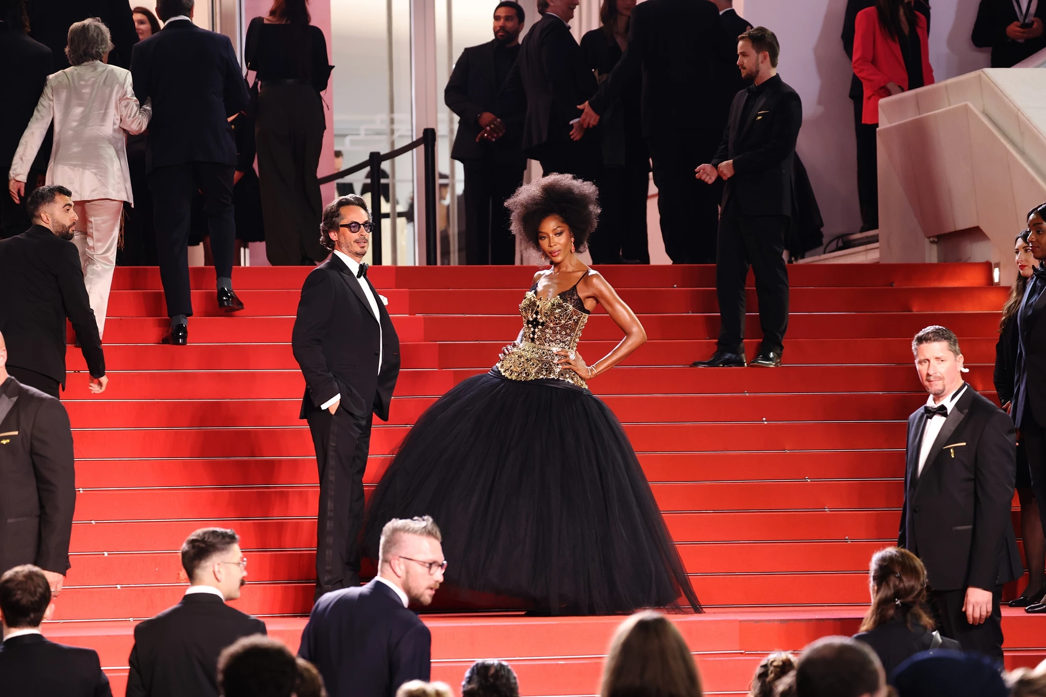 Naomi Campbell | Η εντυπωσιακή baroque εμφάνιση με δημιουργία Dolce & Gabbana στο Φεστιβάλ Καννών