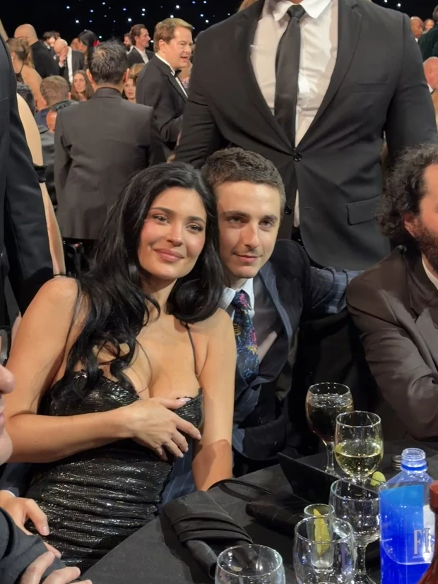 Αποκλειστική φωτογραφία | Ο Timothée Chalamet αγκαλιά με την Kylie Jenner