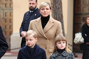 Πριγκίπισσα Charlene | Η 7οροφη τούρτα για τα γενέθλιά της