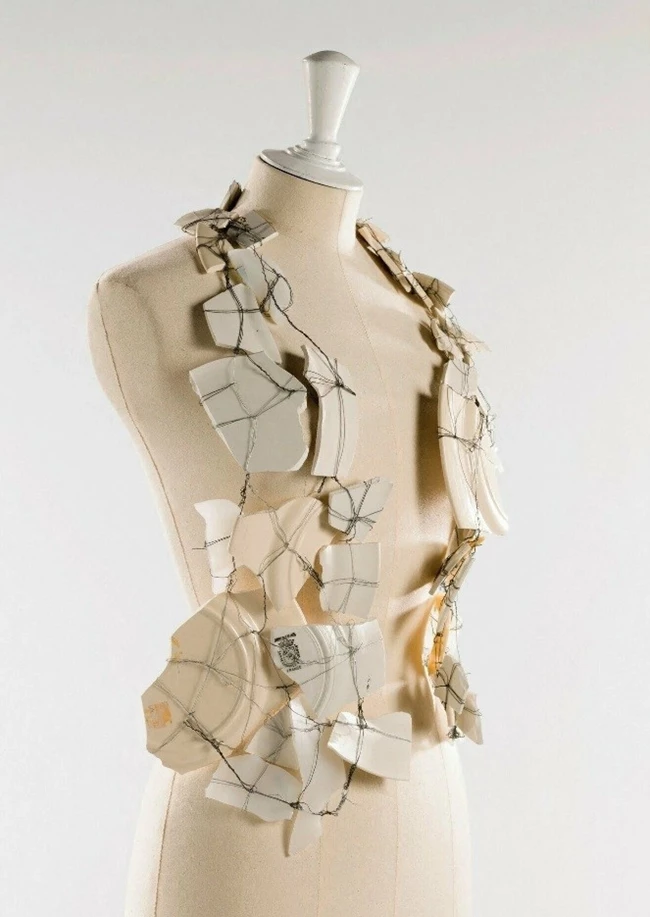 Martin Margiela | Ο εμβληματικός σχεδιαστής παρουσιάζει τα εικαστικά του έργα για πρώτη φορά στην Ελλάδα