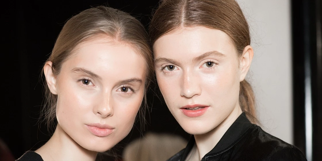 Η πιο αποτελεσματική 5λεπτη skincare ρουτίνα για πολυάσχολες γυναίκες