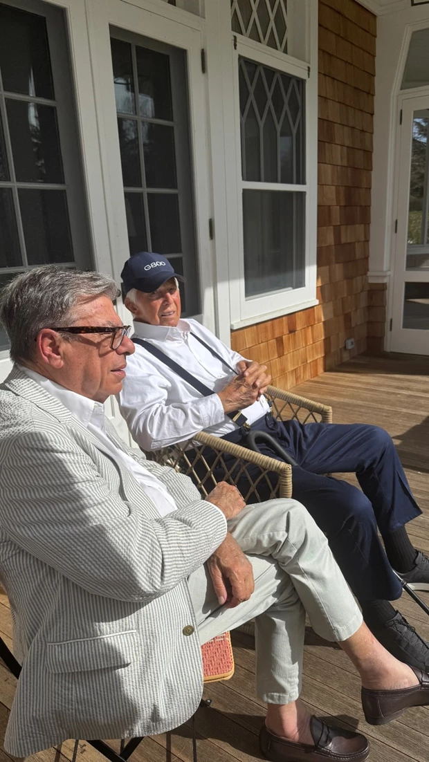 Παύλος Ντε Γκρες & Marie Chantal | Πάσχα με την οικογένειά τους στο σπίτι στα Hamptons